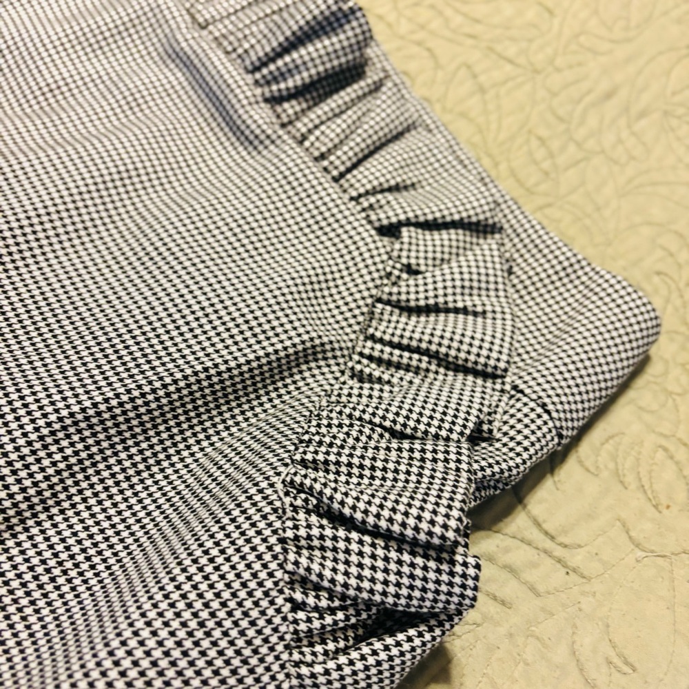 H&M Silver Mini Pencil Skirt with Ruffles - Picture 2 of 3